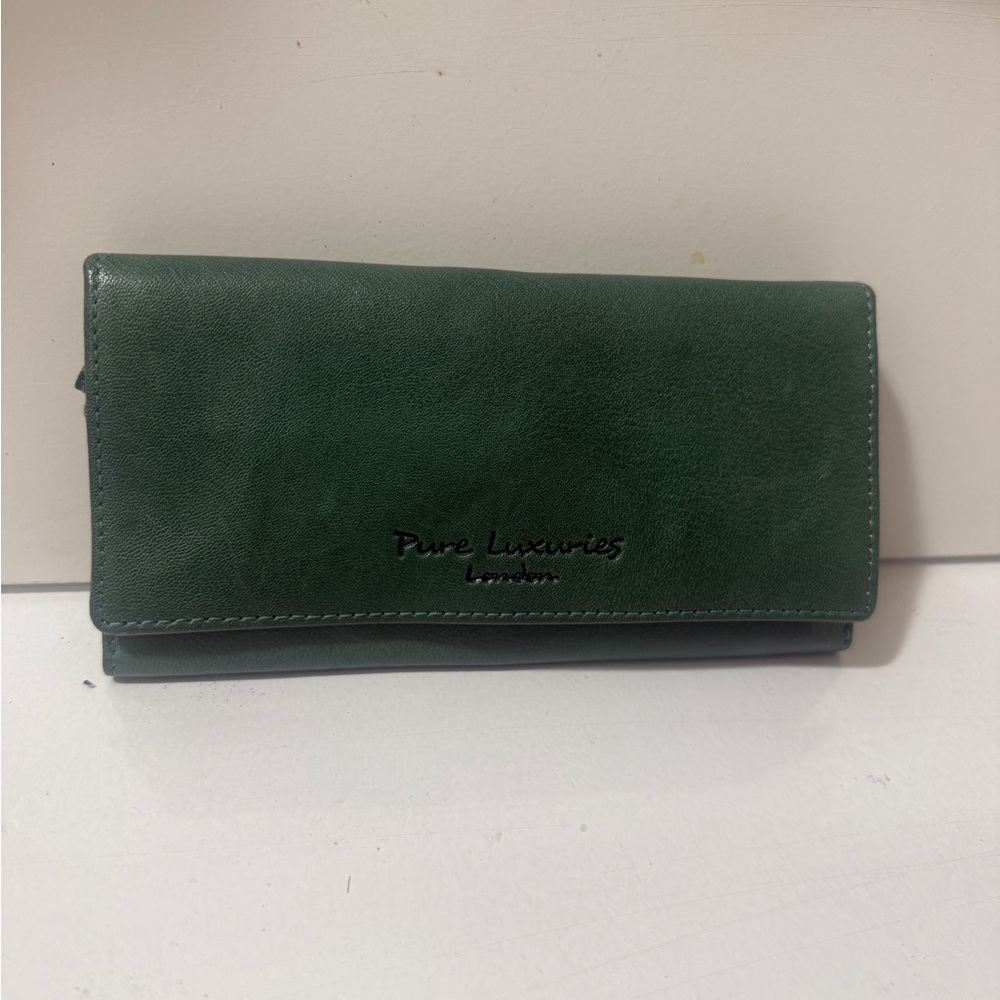 Pure Luxuries London Green Leather Wallet
